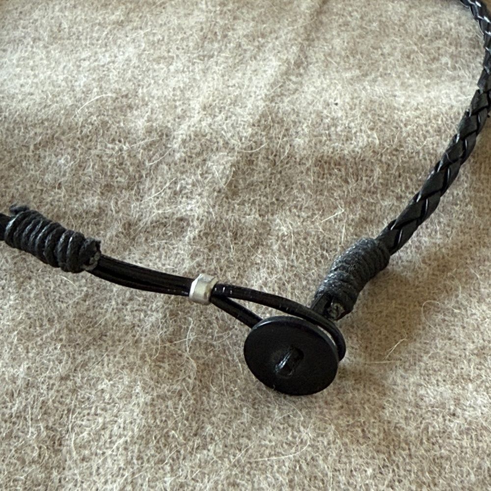 Floral shell necklace - Picture 4 of 5